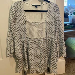 Flowy 3/4 sleeve lace design navy white blouse